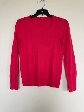 Halogen 100% Cashmere V-Neck Sweater in Hot Pink